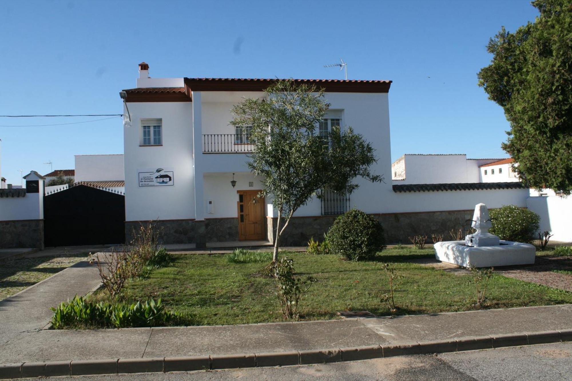 El Pantano De Brovales Villa El Guijo Exterior photo